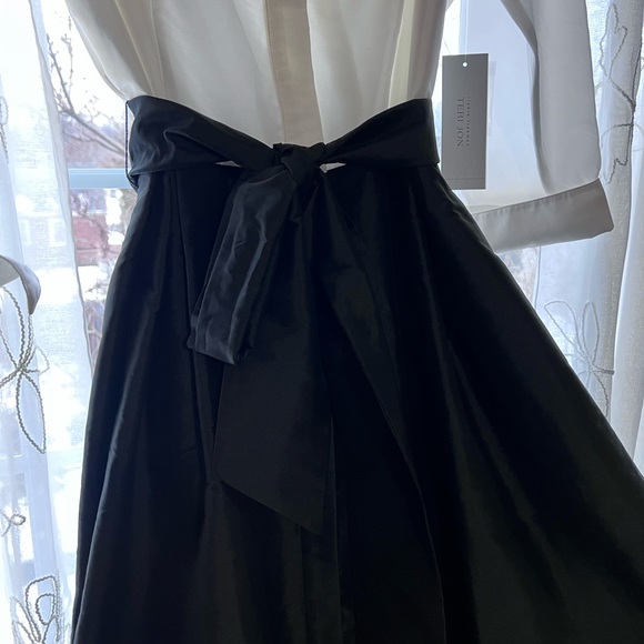 Teri John Gown.Bought at Bergdorf Goodman.Never Worn, New w/Tag, S14- Runs Small - Picture 7 of 9